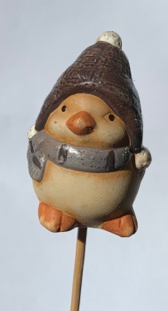 Keramik-Vogel mit Halstuch und Mütze, braun